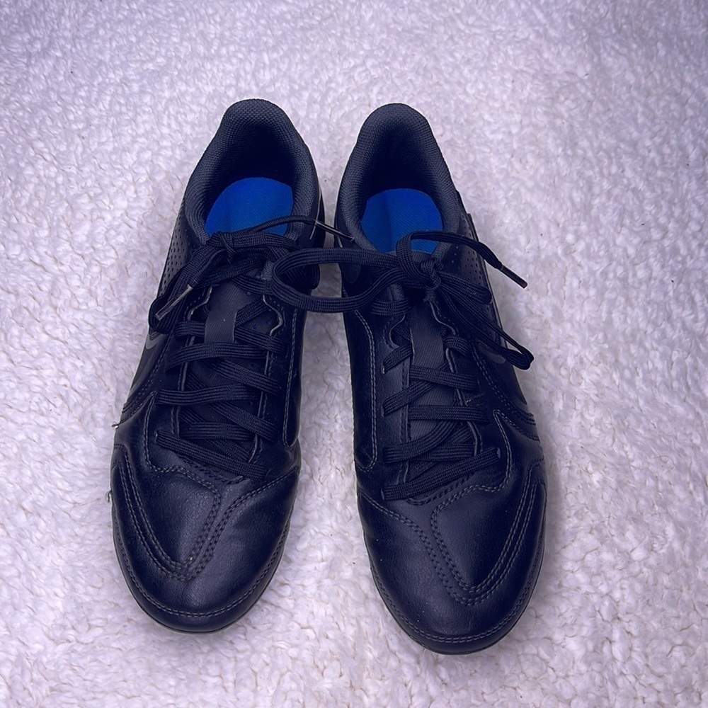 Nike Tiempo Cleats youth size 6